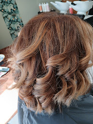 Photo n°12 de Instinct Tif à Montmerle-sur-Saône (Salon de coiffure)