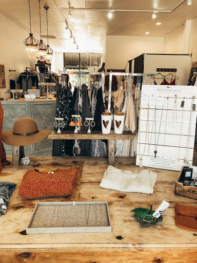 April Blooms Boutique - Thumbnail