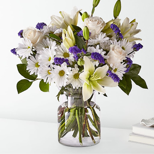 buckeye florist Logo