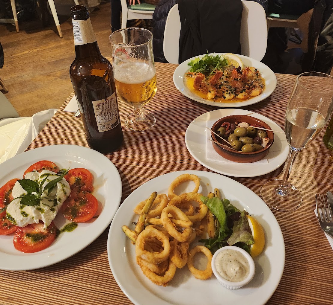 Discover the culinary delights of Twickenham with our guide to the best restaurants in town. From Mediterranean gems to authentic Italian and Asian flavours, explore a diverse culinary landscape.