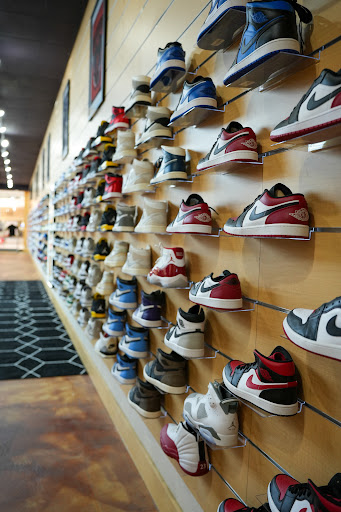 EP SneakerScene West Side - Thumbnail