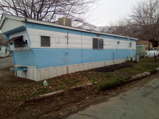 Harbor Light Mobile Home Park Logo