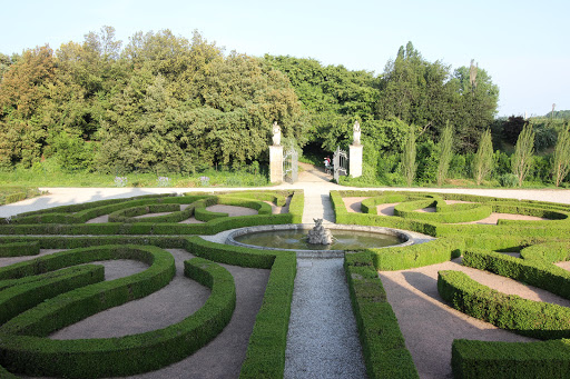 Villa Emo - Visual