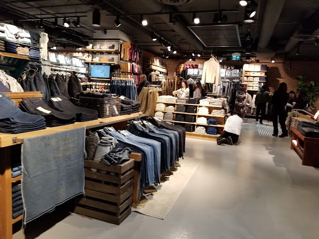 MUJI Robson Street