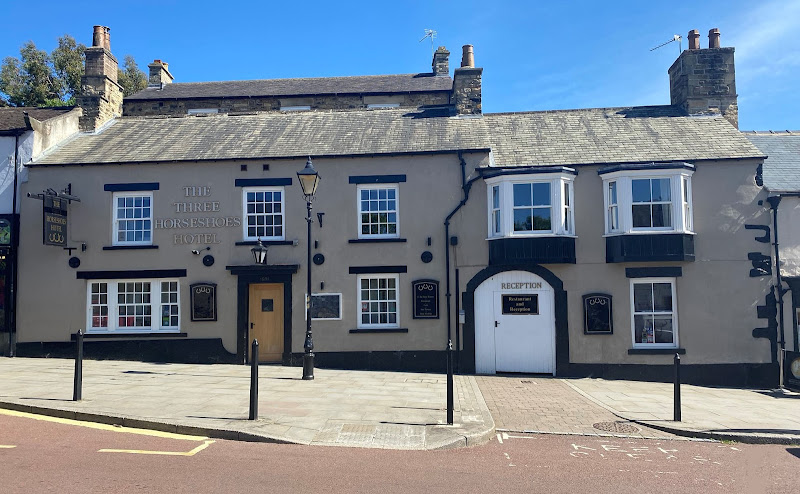 The Three Horseshoes Hotel — photo