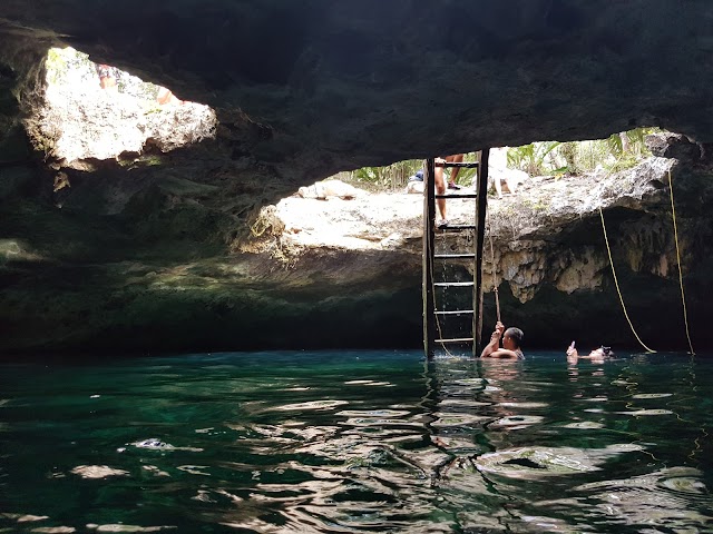 Cenote Calavera