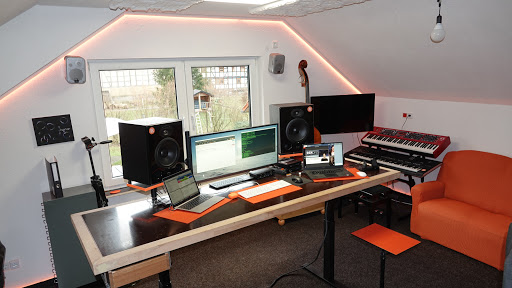 Tonstudio, Videokonferenzen, Livestreaming, Beschallungsanlagen, Lautsprecher, Livemischer