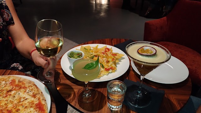 TRIBECA Cosmopolitan Bistro