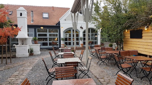 Restaurant "Kővirág"