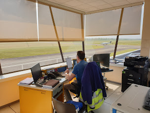 Photo n°24 de Aéroport de Laval et de la Mayenne à Laval (Aéroport)