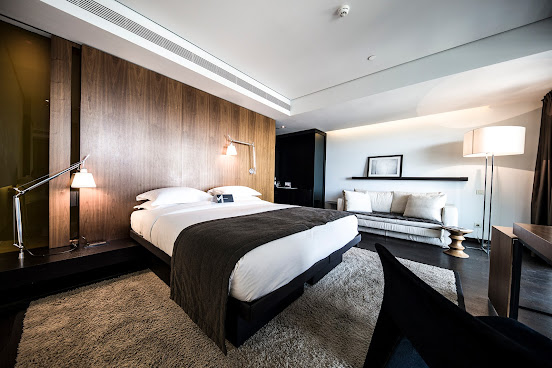 The Met Hotel by null