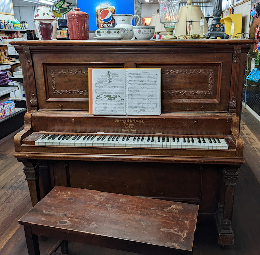 Kanosh Merc & Country Farm Gallery - United States