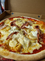 Photo n°47 de Le Réconfort distributeurs de pizzas artisanales 24h7j à Martigné-sur-Mayenne (Restaurant)