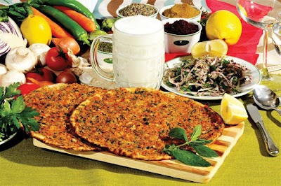 Mêvan Lahmacun-Pide