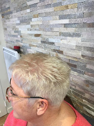 Photo n°8 de Coiffure Sympa Tif à Dompierre-sur-Mer (Salon de coiffure)