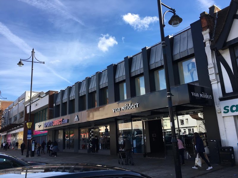 BLEES GOLD OF ROMFORD photo 3