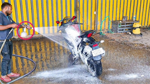 Looking for the best bike cleaning service in Noida? Jugnu Automobile ensures spotless results wi…