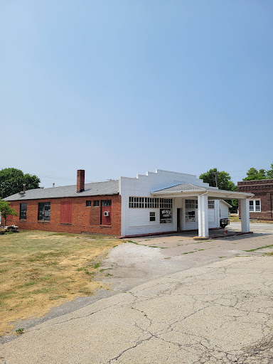 Beal's Garage - Visual
