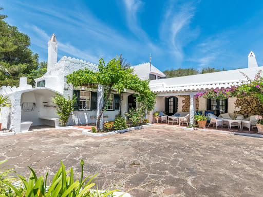 Lucas Fox — A Dils company