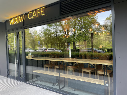 WOOW CAFE