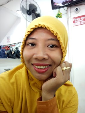 Donat Madu Cihanjuang, Author: Dwi Ayu