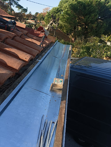Photo de LSR HABITAT .Specialiste du traitement de Toiture Demoussage sans javel et hydrofuge de façade sur l' Aquitaine (33,40,24,47)