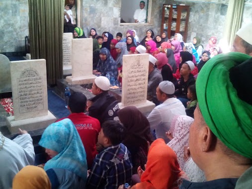 Makam Habib Empang, Author: Nunung Indrianto