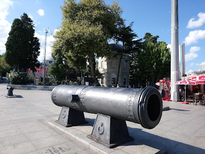 Barbaros Hayrettin Paşa are Tomb