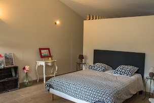 Photo n°10 de La maison d Aimé à Salles-sous-Bois (Hôtel)