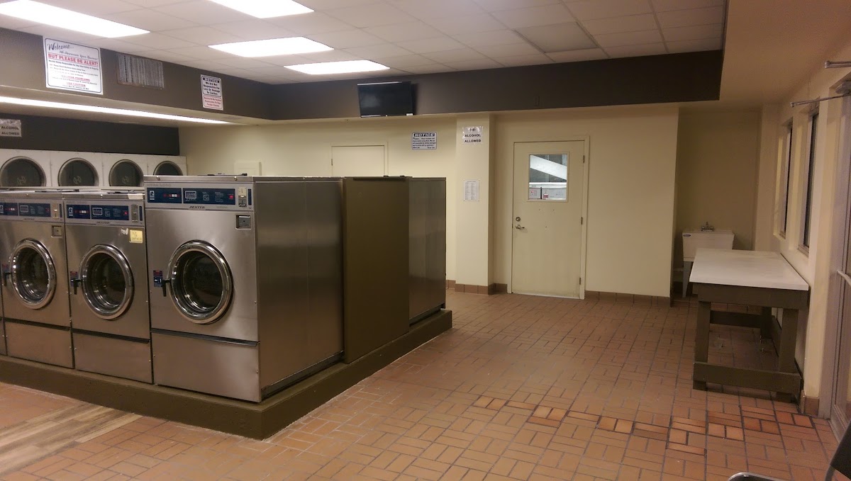 Laundromat Company facility with washing machines in Sioux Falls