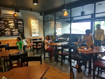 Photos of Domino's Pizza Jatiwaringin
