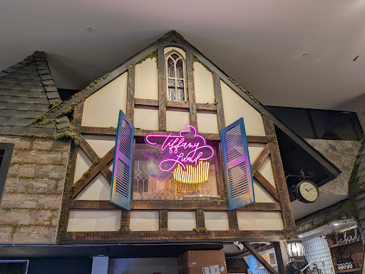Tiffany Lund Custom Cakes and Desserts