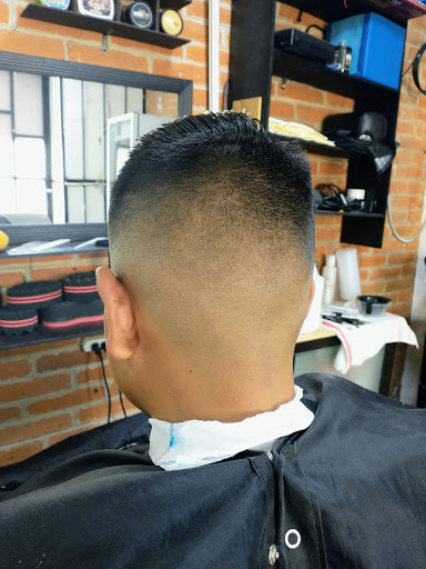 Peluquería y Barbería "El Gallito Negro"