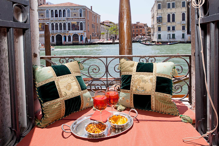 Palazzetto Pisani Grand Canal by null