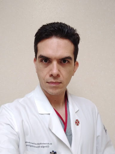 Dr. Ernesto Medina Hernández, Cirujano oncólogo