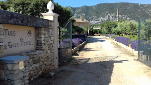 Photo n°1 de Mas Le Gros Pierre à Maubec (Chambre d'hôtes)
