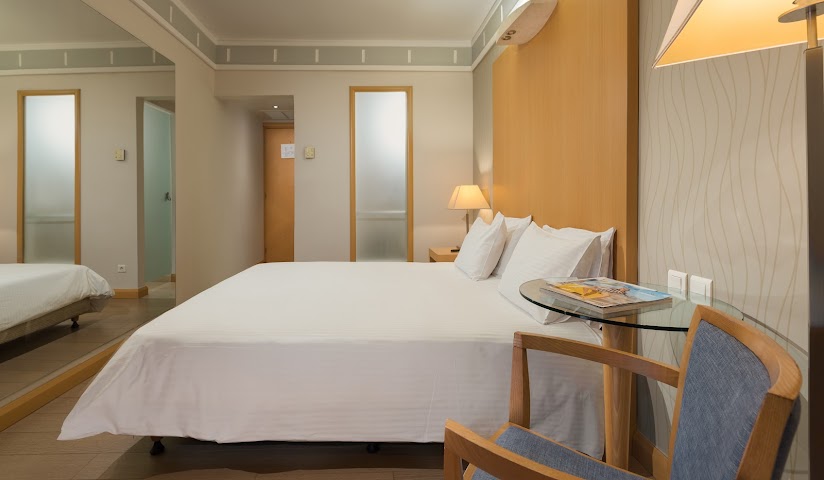 Central Hotel by null