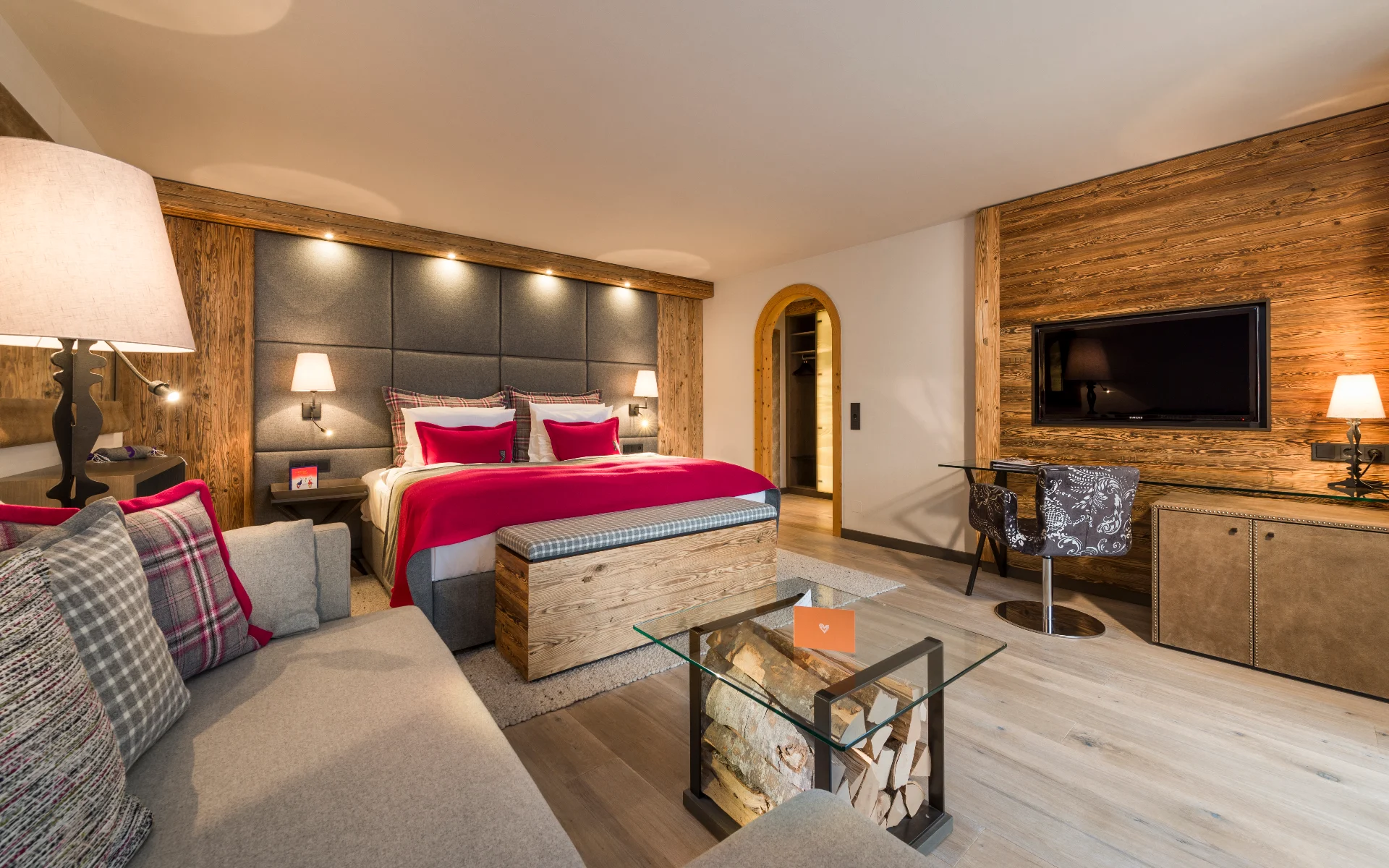 eva, VILLAGE Hotel