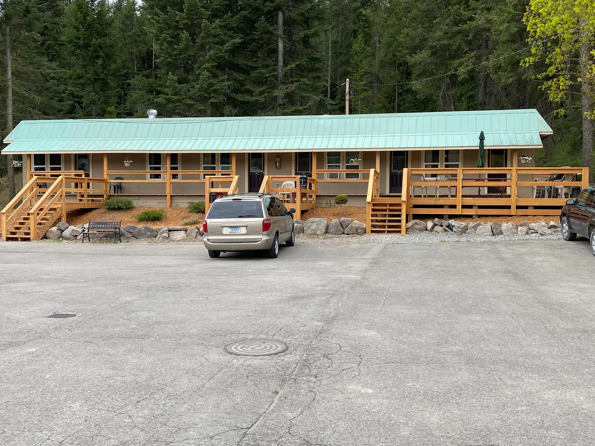 Lake Creek Inn