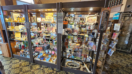 Moccasin Shop & Gifts Gallery - United States