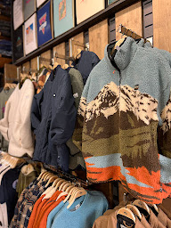 Photo n°4 de PICTURE ORGANIC CLOTHING - VAL THORENS à Val Thorens (Magasin de vêtements de sport)