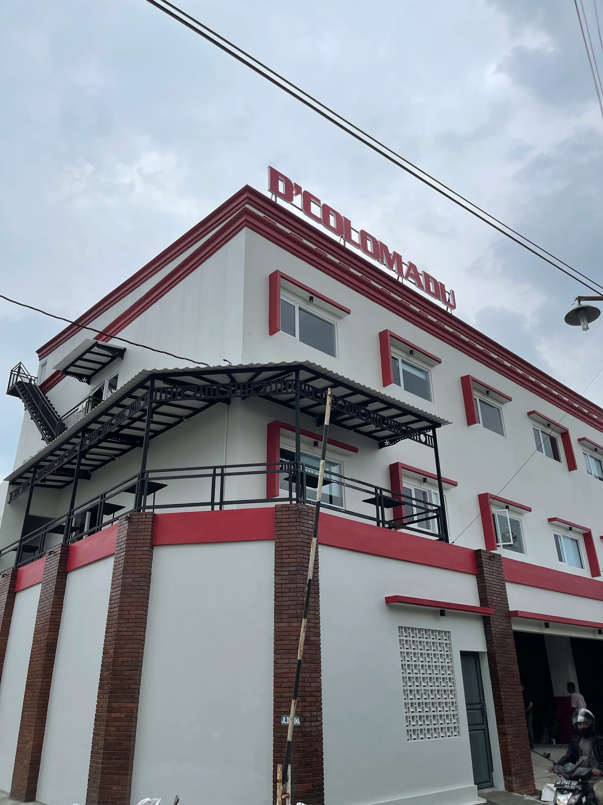D'Colomadu Guest House