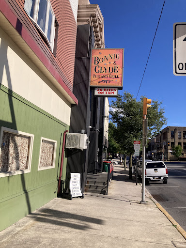 Bonnie & Clyde Pub and Grill - Thumbnail