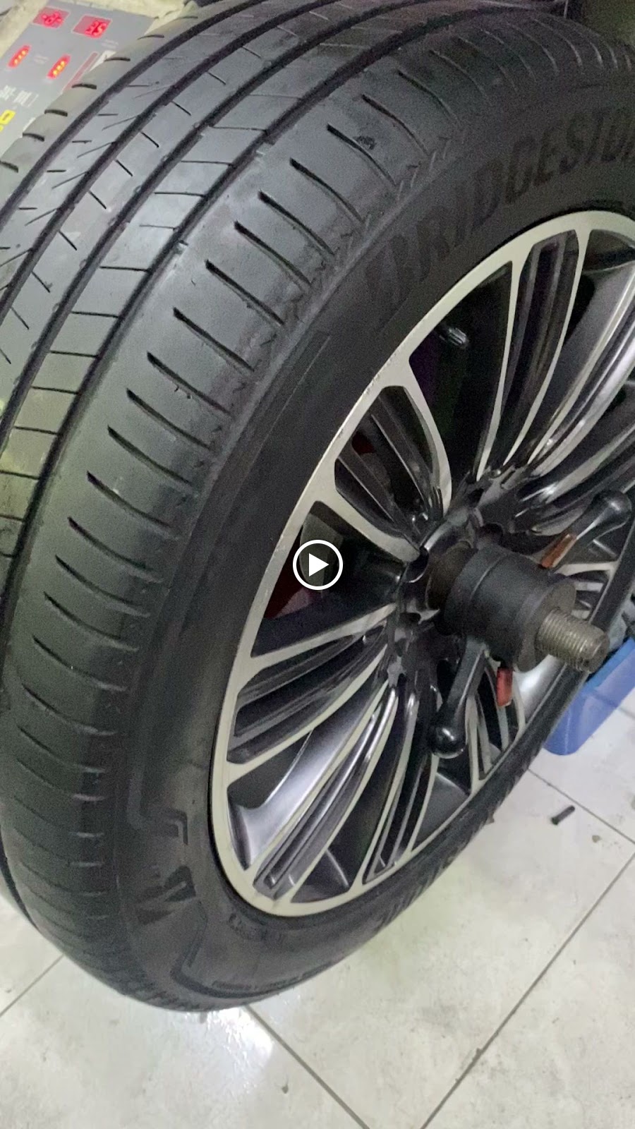 Al Tawakul Tyres التوكل لتجارة الإطارات - صورة 2