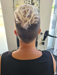 Photo n°19 de Avenue 73 - Coiffeur Créateur à Port-Brillet (Salon de coiffure)