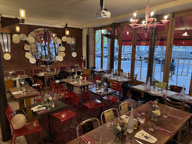 La Butte Aux Piafs by null