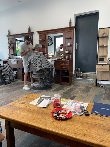 CR COIFFURE BARBER SHOP Gallery - France