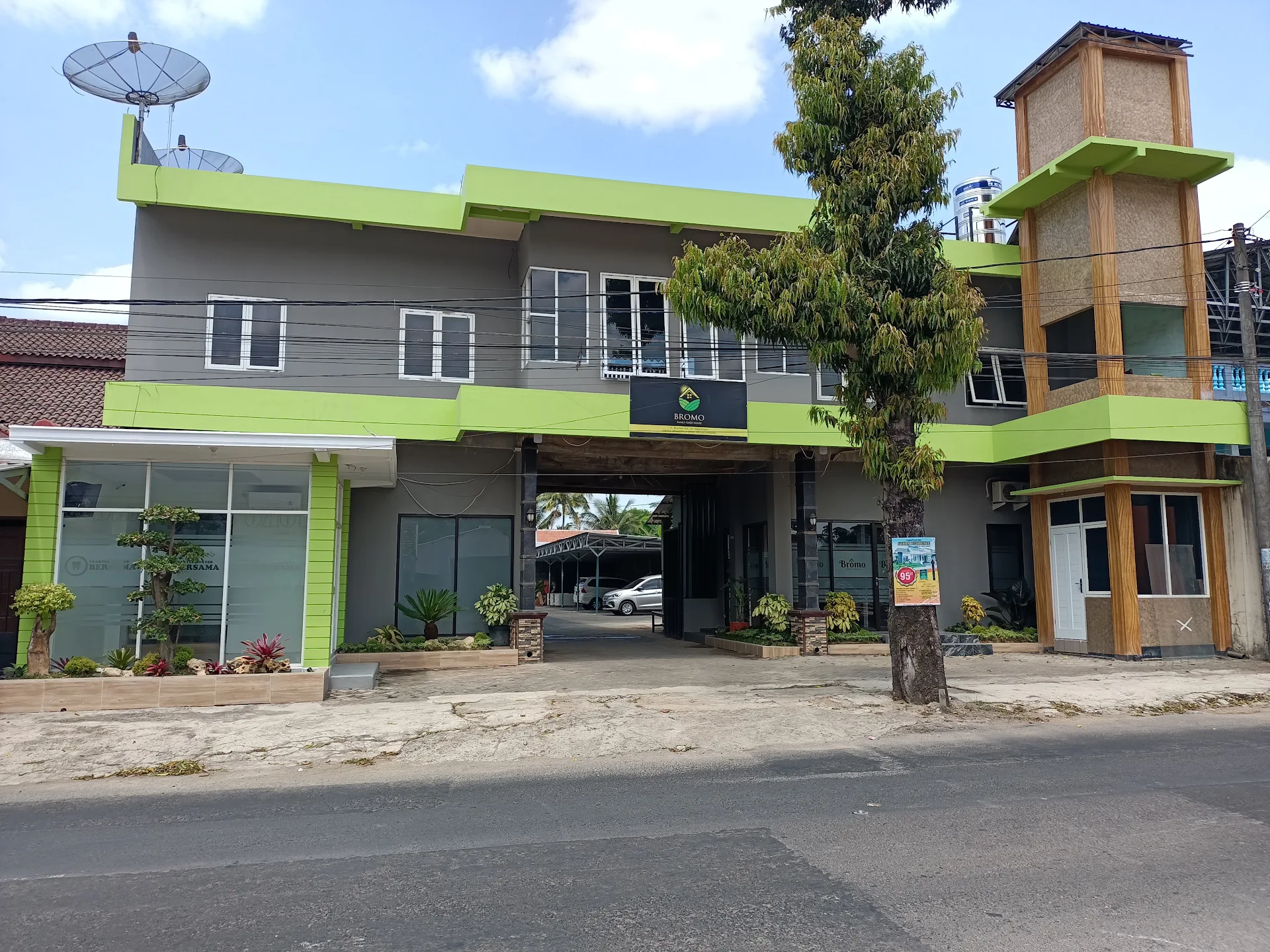 Bromo Family Guest House