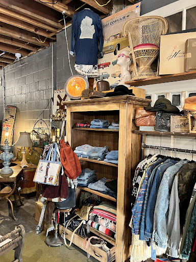 Pine Street Vintage Boutique - Thumbnail