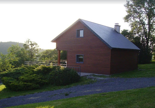 Photo de Gîte dans le Cantal-Le Chalet du Lac à Lanobre (15270)